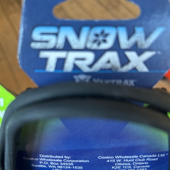 New Snow Trax cleats women 5-9, men 3.5-7.5 by Yaktrax - Picture 3 of 5